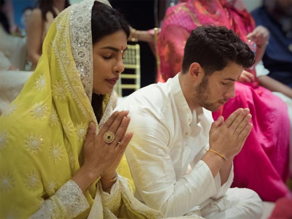 নিক ও প্রিয়াঙ্কার বাগদানের সাজগোজ! নিক ও প্রিয়াঙ্কার বাগদানের সাজগোজ!