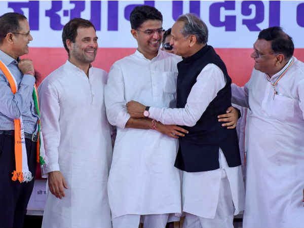 সভাপতি তো কী! চোখের ইশারাই সব সভাপতি তো কী! চোখের ইশারাই সব
