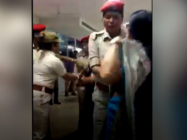 জনপ্রতিনিধিদের বাগে আনতে চেষ্টা জনপ্রতিনিধিদের বাগে আনতে চেষ্টা