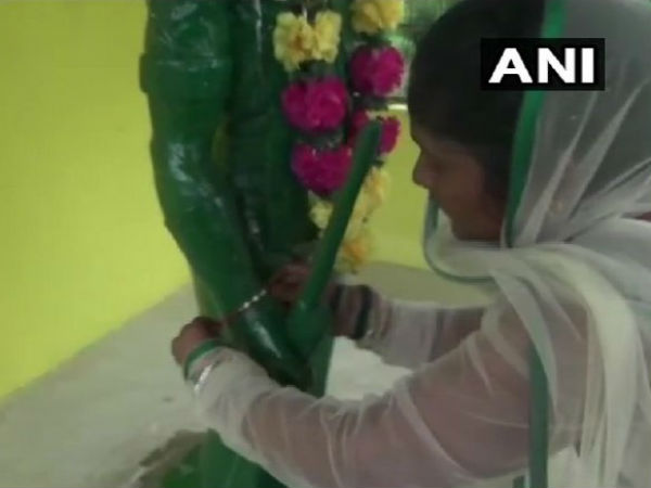 শহিদ ভাইয়ের উদ্দেশে আজও এভাবে রাখি উৎসব পালন করেন বোন, পড়ুন এক অনন্য কাহিনি শহিদ ভাইয়ের উদ্দেশে আজও এভাবে রাখি উৎসব পালন করেন বোন, পড়ুন এক অনন্য কাহিনি