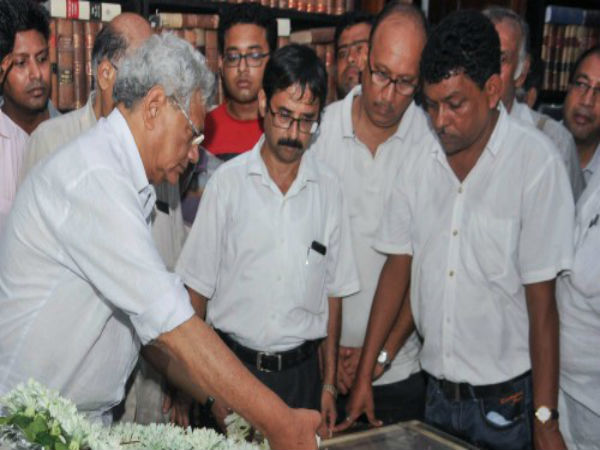 সোমনাথ বিতর্কে ক্ষুব্ধ সিপিএম-এর একাংশ! কেন্দ্রীয় নেতৃত্বকে প্রশ্ন-বাণ সোমনাথ বিতর্কে ক্ষুব্ধ সিপিএম-এর একাংশ! কেন্দ্রীয় নেতৃত্বকে প্রশ্ন-বাণ