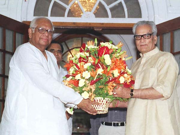 কেন সরে এসেছিল বামেরা?