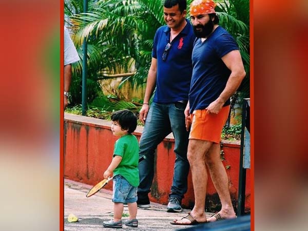 র‌্যাকেট হাতে তৈমুর! বাবা সইফের সামনেই চলল খেলা, দেখুন এই ভাইরাল ছবিগুলি