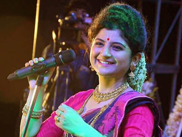দূর্গা পুজোয় শ্রোতাদের কি উপহার দেওয়ার কথা ভাবছেন অদিতি! উত্তরে যা জানালেন গায়িকা