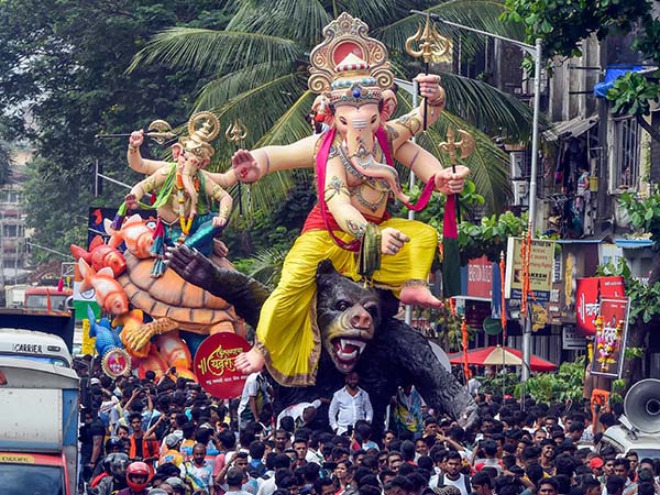 অবসাদ দূর করতে পূজা 