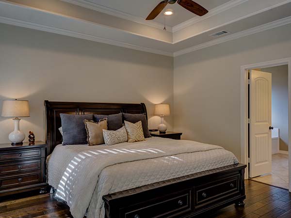 খাটের নিচ পরিস্কার রাখা 