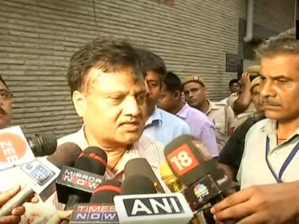 দেশের এক সেরা পুলিশ অফিসারের কাহিনি! সারাজীবন কোন কীর্তির স্বাক্ষর রেখে গেলেন তিনি দেশের এক সেরা পুলিশ অফিসারের কাহিনি! সারাজীবন কোন কীর্তির স্বাক্ষর রেখে গেলেন তিনি