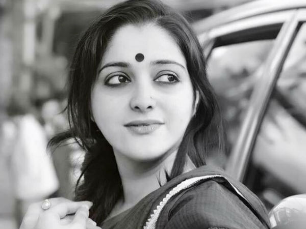 মেক আপের ক্ষেত্রে লিপস্টিক নিয়ে কিছু আলাদা টিপসে দেবেন ? মেক আপের ক্ষেত্রে লিপস্টিক নিয়ে কিছু আলাদা টিপসে দেবেন ?