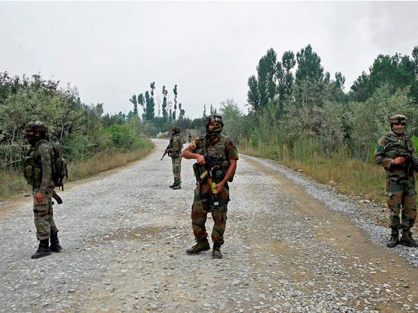 কাশ্মীরে অপহৃত পুলিশকর্মীদের তিনজনের দেহ উদ্ধার, নিখোঁজ একজন কাশ্মীরে অপহৃত পুলিশকর্মীদের তিনজনের দেহ উদ্ধার, নিখোঁজ একজন