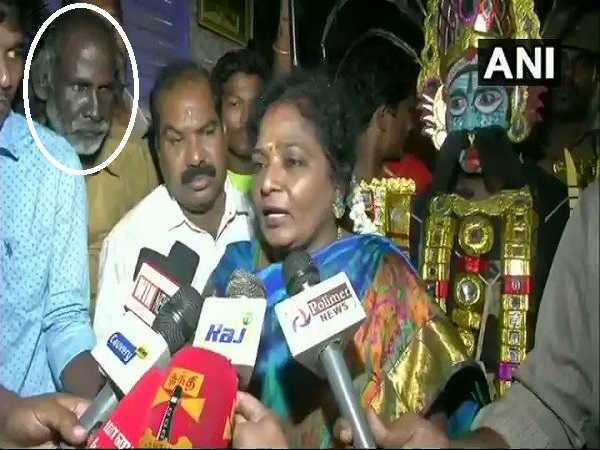 জ্বালানির মূল্যবৃদ্ধিতে প্রশ্ন! অটোচালককে মোদীরদলের নেতার হেনস্থার ভিডিও হল ভাইরাল জ্বালানির মূল্যবৃদ্ধিতে প্রশ্ন! অটোচালককে মোদীরদলের নেতার হেনস্থার ভিডিও হল ভাইরাল