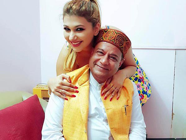 অনুপের সঙ্গে এক বিছানা শেয়ার করতে চাইলেন জসলিন! এরপর কী করলেন ভজন-সম্রাট অনুপের সঙ্গে এক বিছানা শেয়ার করতে চাইলেন জসলিন! এরপর কী করলেন ভজন-সম্রাট