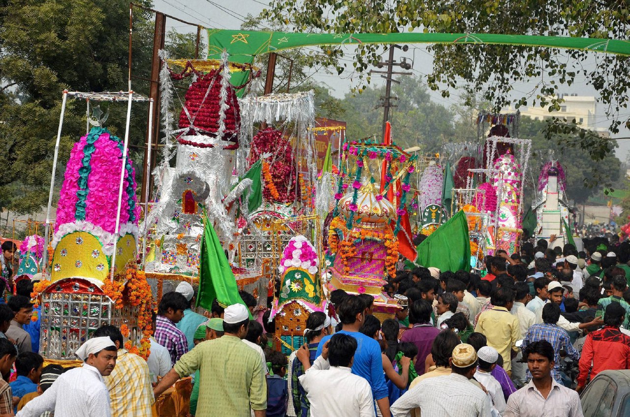 মহরমে আর তলোয়ার-লাঠিখেলা নয়! বেনজির সিদ্ধান্তে অনুব্রতর নিশানায় বিজেপি মহরমে আর তলোয়ার-লাঠিখেলা নয়! বেনজির সিদ্ধান্তে অনুব্রতর নিশানায় বিজেপি