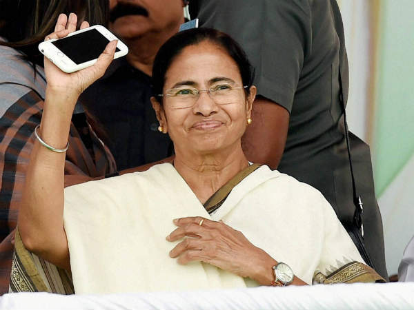 মাইনে, পেনশন নেন না, তাও বছরে ১২ লক্ষ টাকা আয় মুখ্যমন্ত্রীর মাইনে, পেনশন নেন না, তাও বছরে ১২ লক্ষ টাকা আয় মুখ্যমন্ত্রীর