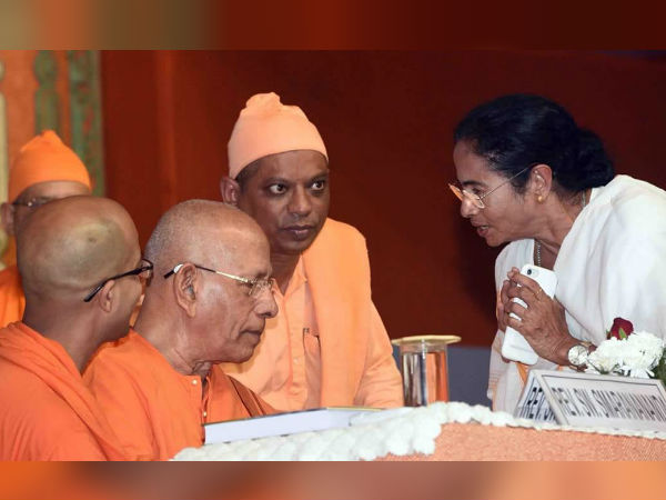 কাকে ভয়, কীসের ভয়! মোদীকে শিকাগো-তোপ মমতার