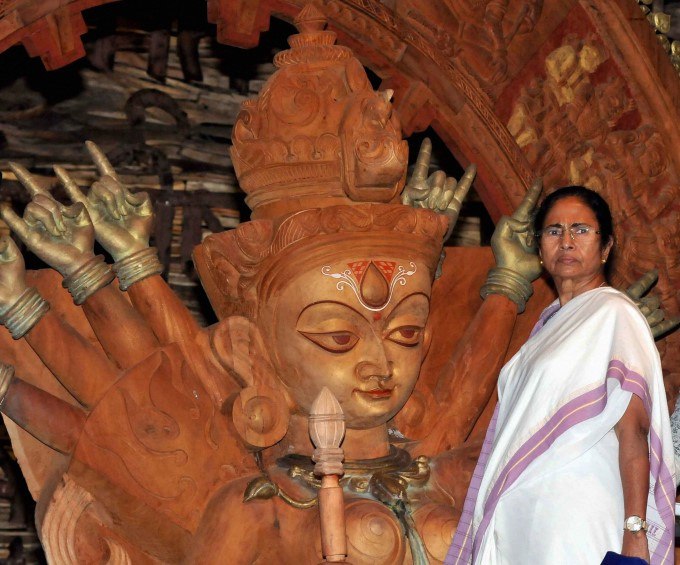 মমতার পুজোর ‘চাঁদা’ ২৮ কোটি! এবার রেড রোডে দুর্গা-কার্নিভাল হবে ২৩ অক্টোবর মমতার পুজোর ‘চাঁদা’ ২৮ কোটি! এবার রেড রোডে দুর্গা-কার্নিভাল হবে ২৩ অক্টোবর