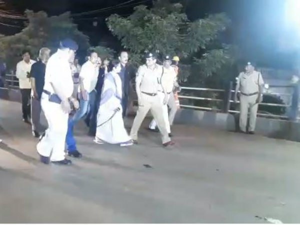 সভায় যাওয়ার পথে হামলা সভায় যাওয়ার পথে হামলা