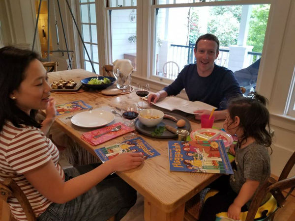 আপনার সন্তান কি ফেসবুকে-মোবাইলে আসক্ত! জুকারবার্গের পরিবারের জীবনধারণ কিন্তু অন্য আপনার সন্তান কি ফেসবুকে-মোবাইলে আসক্ত! জুকারবার্গের পরিবারের জীবনধারণ কিন্তু অন্য