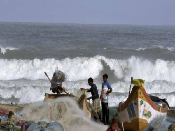 মৎস্যজীবীদের প্রতি সতর্কবার্তা মৎস্যজীবীদের প্রতি সতর্কবার্তা