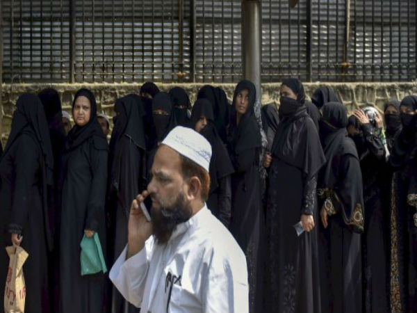 রাজ্যসভায় বাধা! তিন তালাককে আইনে পরিণত করতে নয়া পদক্ষেপ মোদী সরকারের রাজ্যসভায় বাধা! তিন তালাককে আইনে পরিণত করতে নয়া পদক্ষেপ মোদী সরকারের