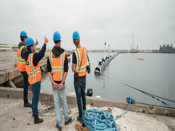 মাত্র ২৪ বছরের এই যুবককে কুর্ণিশ জানান