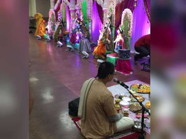 পুরোহিতের মন্ত্রোচ্চারণ পুরোহিতের মন্ত্রোচ্চারণ