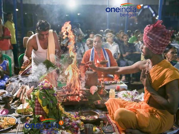 সন্তোষ মিত্র স্কোয়ারের মণ্ডপ ঘিরে কিছু তথ্য সন্তোষ মিত্র স্কোয়ারের মণ্ডপ ঘিরে কিছু তথ্য