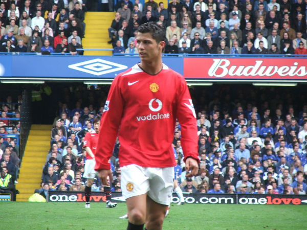 ওল্ড ট্রাফোর্ডে শুরু ওল্ড ট্রাফোর্ডে শুরু