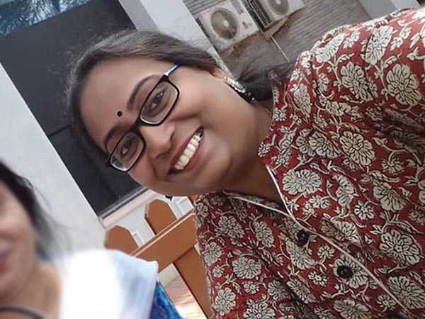 সামনেই দুর্গাপুজো , উৎসবের মেজাজ চারিদিকে, এরকম একটা সময়ে শহিদ পরিবারের সদস্যদের প্রতি আপনি কোন বার্তা দেবেন? সামনেই দুর্গাপুজো , উৎসবের মেজাজ চারিদিকে, এরকম একটা সময়ে শহিদ পরিবারের সদস্যদের প্রতি আপনি কোন বার্তা দেবেন?