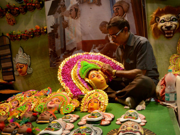 নেই সরকারি সাহায্য, মালাকার শিল্পীরা পেট চালাতে হিমশিম খাচ্ছেন, যোগ দিচ্ছেন অন্য কাজে 