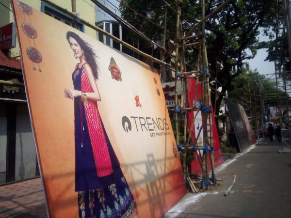 গতবারের বৃহৎ আলপনার পর এবার দীর্ঘ র্যাম্প, মহালয়াতেই নজর টানতে তৈরি সমাজসেবী গতবারের বৃহৎ আলপনার পর এবার দীর্ঘ র্যাম্প, মহালয়াতেই নজর টানতে তৈরি সমাজসেবী