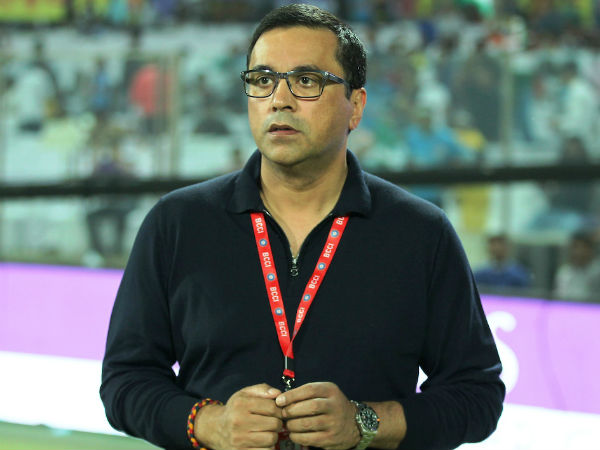 বাড়িতে এসেই প্যান্ট খুলে দাঁড়িয়ে পড়েন