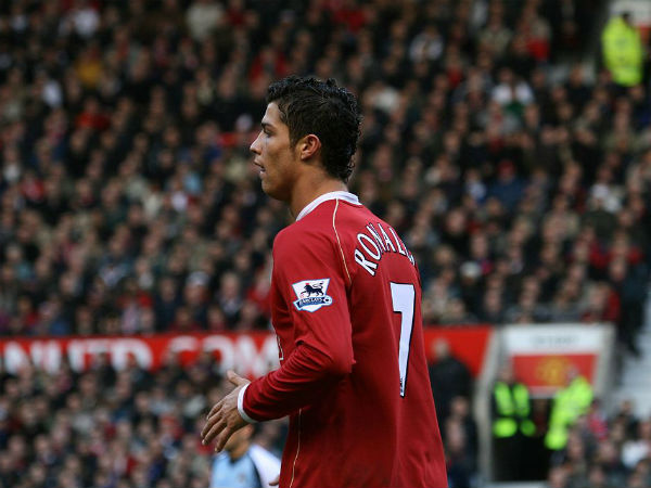 ৩টি প্রিমিয়ার লিগ ১টি চ্যাম্পিয়ন্স লিগ ৩টি প্রিমিয়ার লিগ ১টি চ্যাম্পিয়ন্স লিগ