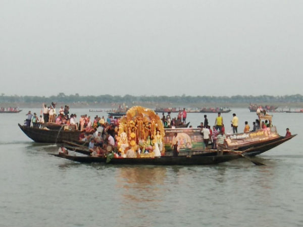 ইছামতীর বুকে মিলে গেল দুই বাংলার আবেগ ইছামতীর বুকে মিলে গেল দুই বাংলার আবেগ