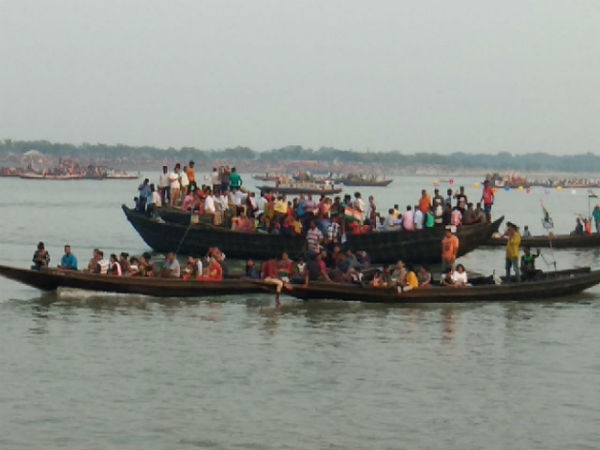 ইছামতীর বুকে মিলে গেল দুই বাংলার আবেগ ইছামতীর বুকে মিলে গেল দুই বাংলার আবেগ