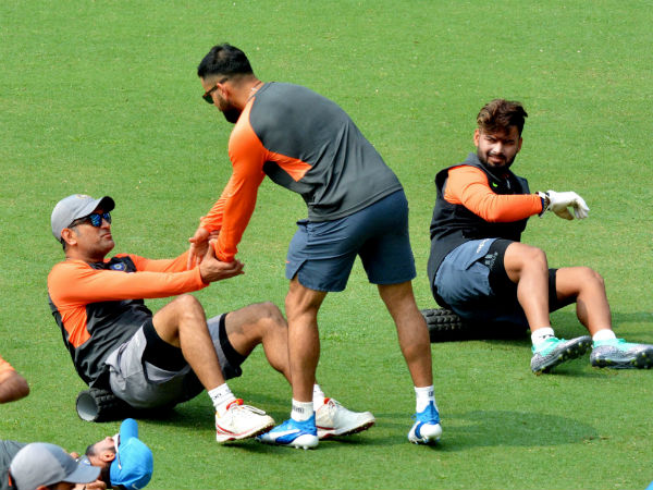 কোথায় খেলবেন ধোনি ৫, ৬ না ৭-এ কোথায় খেলবেন ধোনি ৫, ৬ না ৭-এ