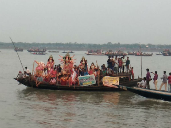 ইছামতীর বুকে মিলে গেল দুই বাংলার আবেগ ইছামতীর বুকে মিলে গেল দুই বাংলার আবেগ