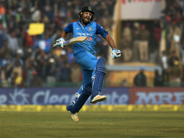 পর পর ৯ একদিনের সিরিজে শতরান 