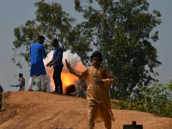 কাঁটাতারের বিভাজন মুছে যায় 