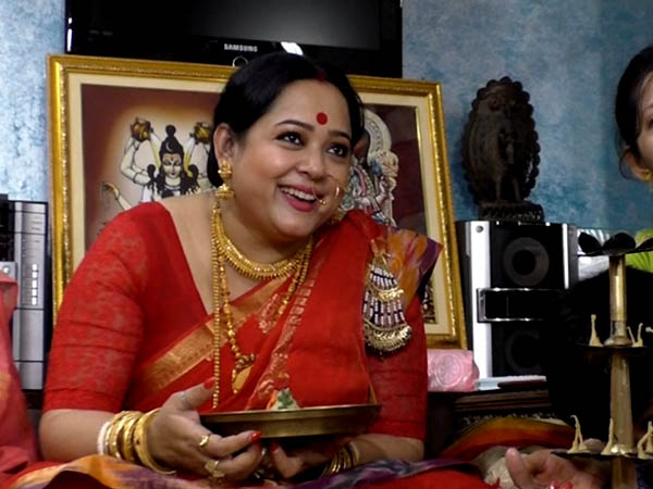 আয়োজনে ব্যস্ত অভিনেত্রী 