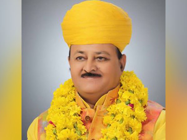 এক চড়ে প্যান্টে প্রস্রাব! সরকারি আধিকারিককে হুমকি মোদীর দলের বিধায়কের 