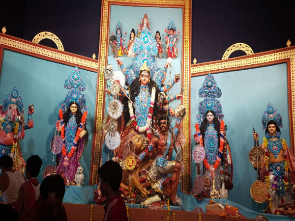 জনজোয়ারে ভাসল সপ্তমী! অষ্টমীতে সুনামির পূর্বাভাস, দেখুন ভিডিও