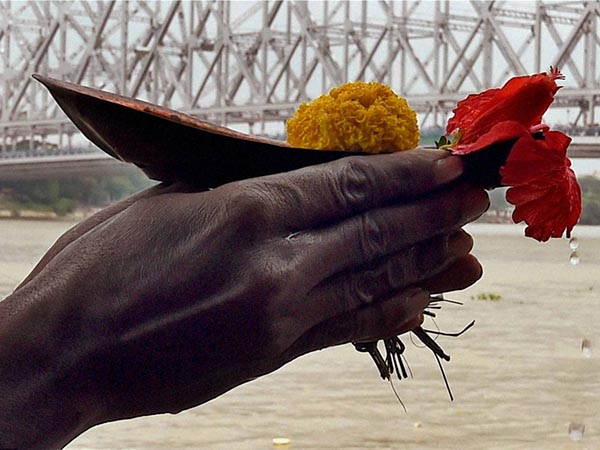 মর্ত্যে আসছেন দেবী মর্ত্যে আসছেন দেবী