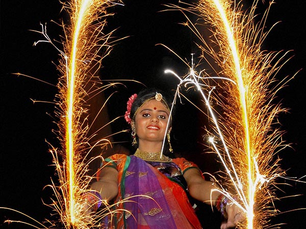 ধনতেরসের দিন কেনাকাটার শুভ মুহূর্ত