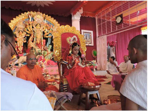 অষ্টমীতে কুমারী পুজো