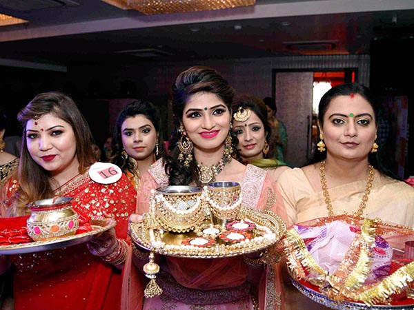  করওয়া চৌথের পুজো কোনদিকে করবেন?