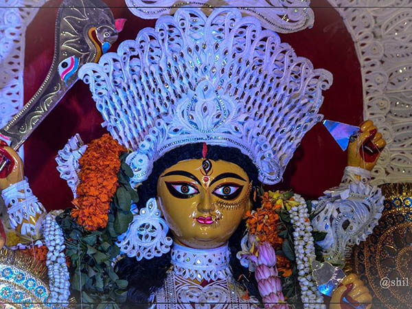 পুজোতে তাক লাগাতে তৈরি এই বাঙালি তরুণ পুজোতে তাক লাগাতে তৈরি এই বাঙালি তরুণ