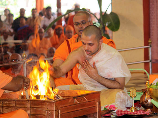 জ্যান্ত দুর্গার পুজো