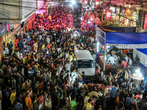 ঠাকুর দেখতে বেরিয়ে বেচাল করলেই কপালে নাচছে দুর্ভোগ ঠাকুর দেখতে বেরিয়ে বেচাল করলেই কপালে নাচছে দুর্ভোগ