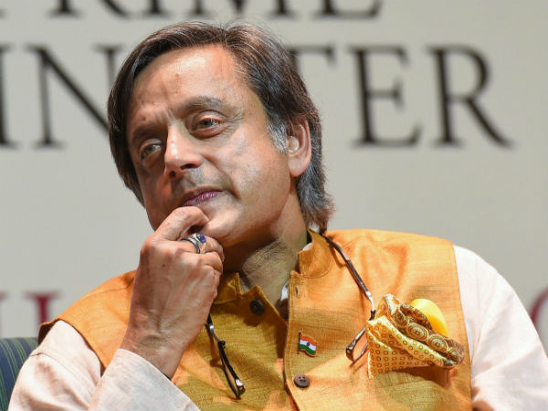 ‘শিবলিঙ্গের মাথায় বিছে মোদী, চপ্পল দিয়ে মারা যাবে না’! আরএসএসের নাম করে কটাক্ষ