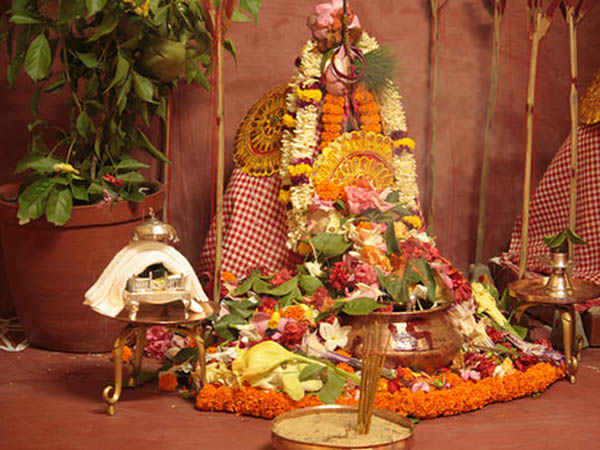 স্বামীজিকে সাহায্য করেছিলেন যাঁরা